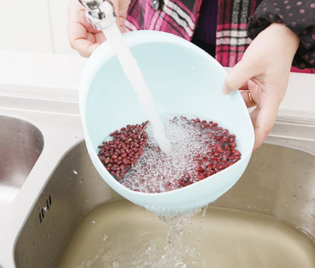 Перебирание крупы. Дуршлаг для промывки круп. Сито для щучьей икры. Промывка губчатого фильтра. Как промыть сито.